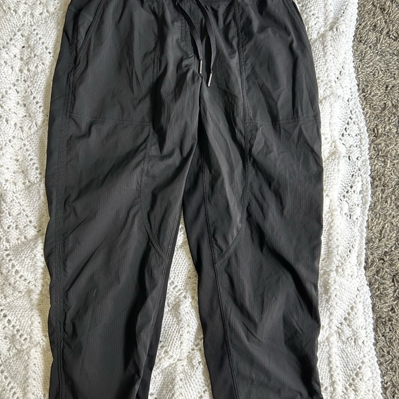 Lululemon studio pants, cropped - Picture 3 of 3